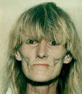 Britt-marie, gammal i gemet men kan sin sak. Britt-marie, gammal i gemet men kan sin sak.